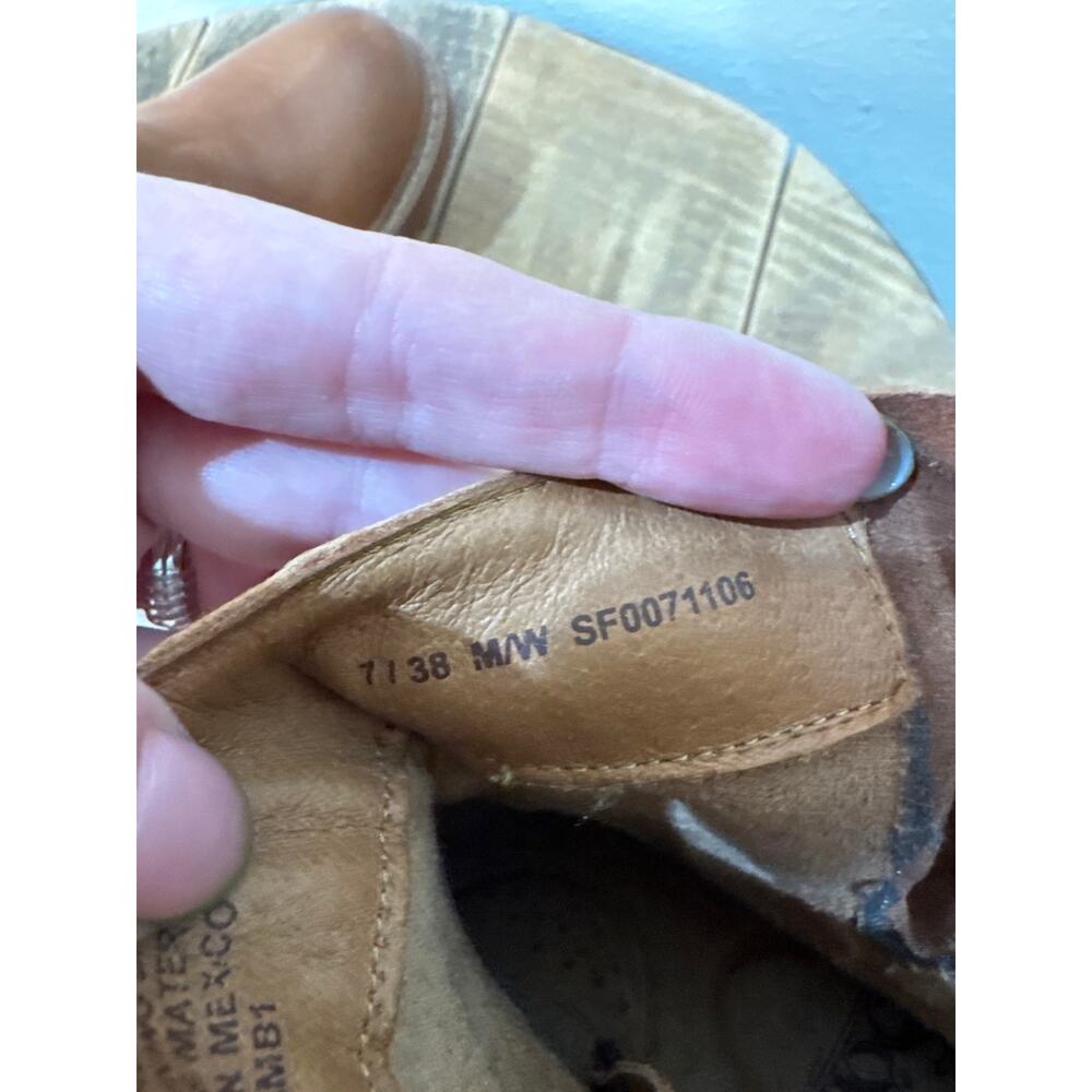 Sofft Lalana Blanket Detail Leather Engineer Boots Luggage Brown Women's 7 NIB - Picture 8 of 10